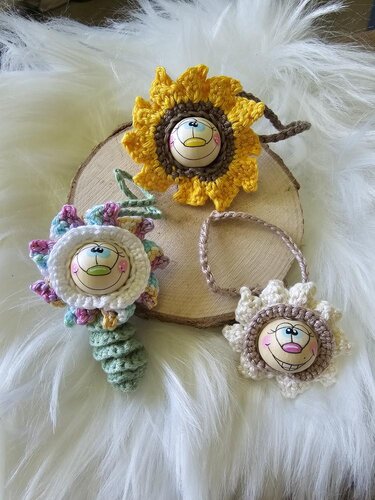 Sunflower in pocket size Worry Worm english US terms - Crochet