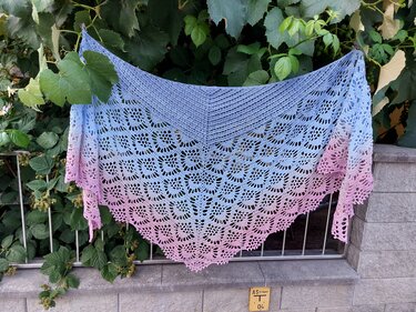 Flat triangular scarf „Kiran BE” – crochet pattern - Image 17