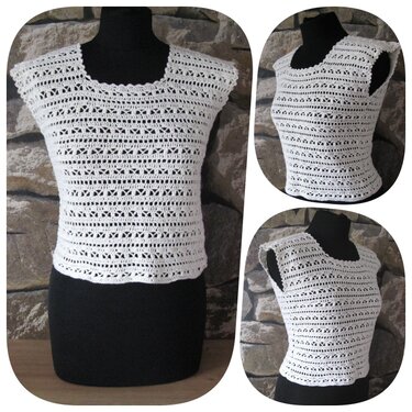 Weißes gehäkeltes Damen-Top mit Lochmuster und quadratischem Ausschnitt auf schwarzer Schaufensterpuppe, Vorder- und Seitenansichten