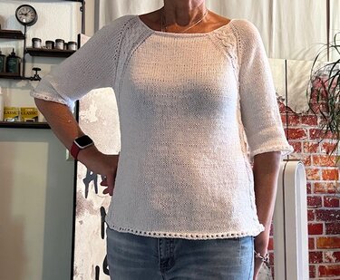 "Messina" - Pulli mit Zopfmuster und schönem Lochrand - Strickanleitung RVO