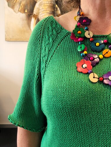 "Messina" - Pulli mit Zopfmuster und schönem Lochrand - Strickanleitung RVO - Stricken