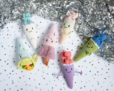 Zuckertüte häkeln - Niedliche Schultüte im Kawaii Style NO SEW - Bild 3