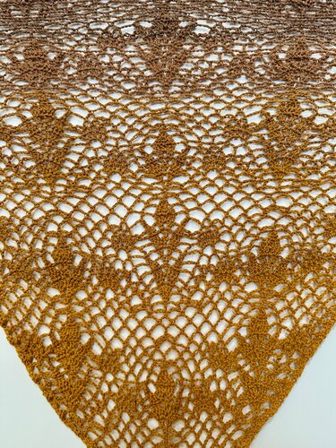 Gennia - luftiges Tuch mit floralem Muster - sommerliches Tuch - Häkeln