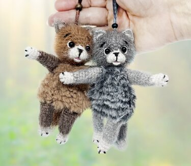 Crochet Kitten Keychain – Cute Plush Toy & Stress Relief Accessory.