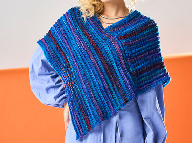 MINI-PONCHO BLUE SEA, gehäkelt