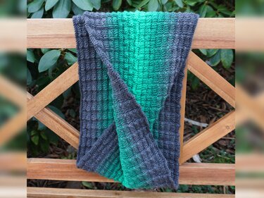 Tolen Moebius Infinity Scarf, Cowl, textured, knitting pattern