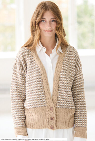 Jacke mit Hebemaschenmuster und Zopfblende - Stricken
