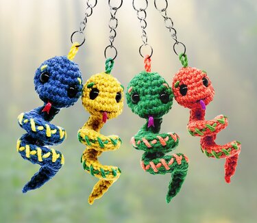 Crochet pattern Plush Green Snake. Amigurumi keychain Snake.