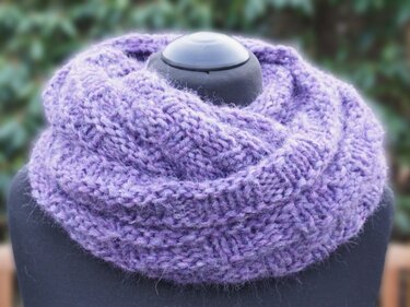Tolen Cowl, reversible, textured pattern, knitting pattern