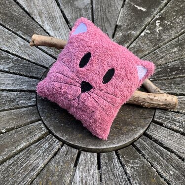 KatzeKissen Stickdatei ITH 16x26 24x36 Katze Kissen Dekokissen Kuschelkisse - Sticken