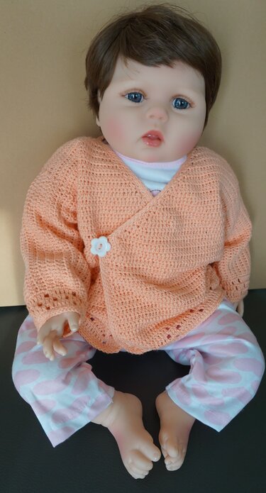 Eine Babyjacke mit praktischer Wickelfunktion - Häkeln