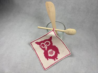 Potholder Eugenia the Owl – A Tapestry Crochet Pattern
