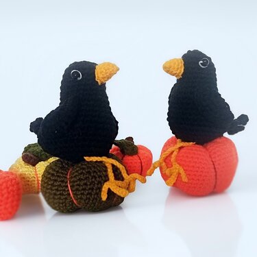 Funny Little Crow with Pumpkins – Halloween Crochet Pattern