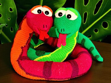 Flauschige Riesenschlange - Häkelanleitung