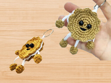 Crochet Biscuit Keychain Pattern with Step-by-Step PDF + Video (English Vid