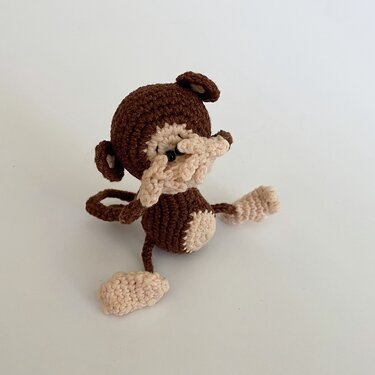 Häkelanleitung Mini Affe – Amigurumi Schlüsselanhänger (12 cm)
