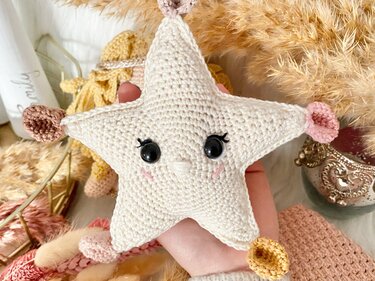 Kuschelstern- Häkelanleitung Amigurumi von Wolldiamant