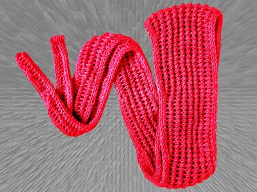 fix gestrickt: Minituch „Mausi“ als flaches Dreieckstuch mit Lochmuster - Stricken