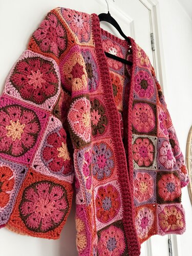 African flower cardigan “Side” Granny Square crochet pattern - Image 6