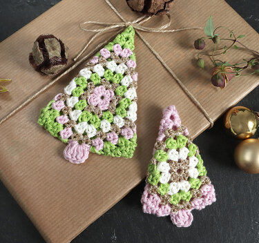 Granny Bäumchen „Classic Glow“ - Girlande, Geschenkanhänger, Baumschmuck - Häkeln