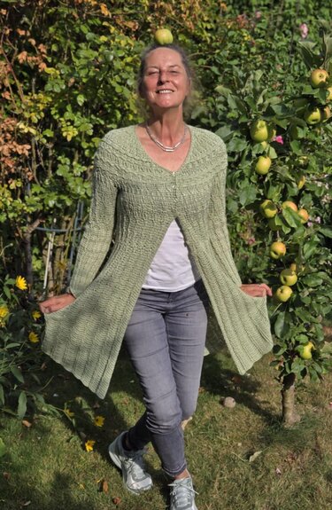 Auszeit Häkelanleitung für eine RVO Jacke mit V-Ausschnitt - Bild 21
