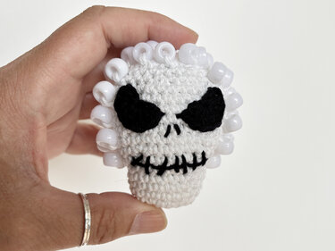 Crochet Fidget Pattern Beaded Skull, Halloween Decoration Amigurumi