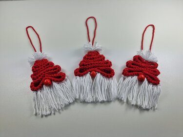 Strickanleitung Weihnachtsmann – Baumschmuck, Geschenkanhänger, Girlande