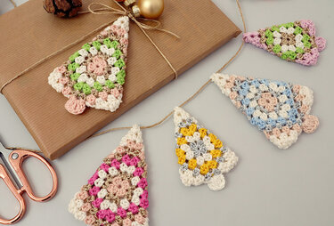 Granny Tree „Classic Glow“ – Crochet Pattern Gift Tags, Garland & Holiday