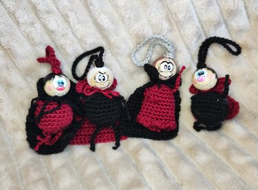 Crochet pattern “Count & Countess Dracula” (PDF)