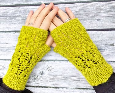 Prisca Mitts, Lace, knitting pattern