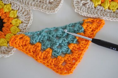 Half Granny Square / Granny Triangle – Perfect for Shawls, Blankets & More - Crochet