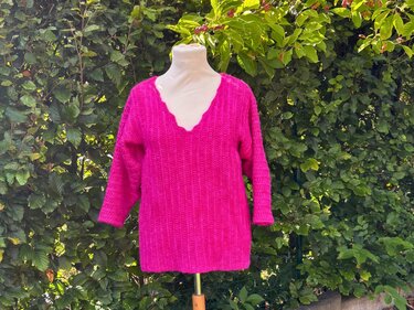 Crochet Pattern Women’s Sweater „Cozy Fluff“ with V-Neck - Image 2