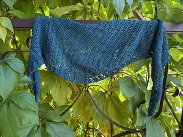 Crochet pattern mini shawl Zin
