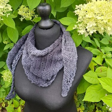 Crochet pattern mini shawl Zin