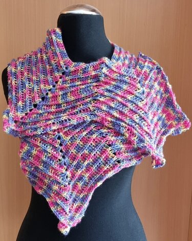 Crochet pattern mini shawl Nuv