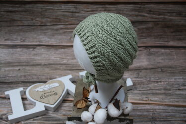 Whirlwind knitted bonnet in a spiral pattern - Knitting
