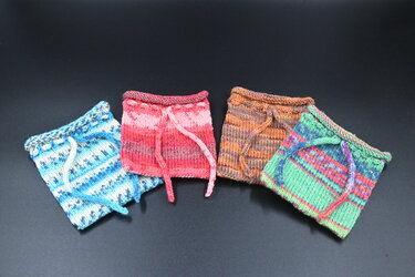 Beutesack des Advents – Adventskalender aus Wollresten stricken - Bild 4