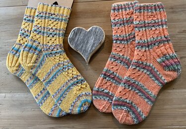 Daaje, Socken im Ajour-Rippenmuster