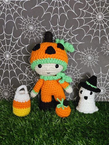 Felton in Pumpkin Costume- Crochet Pattern- English