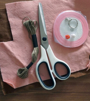 Craft Instructions for the Keychain "Paw" - Crafts