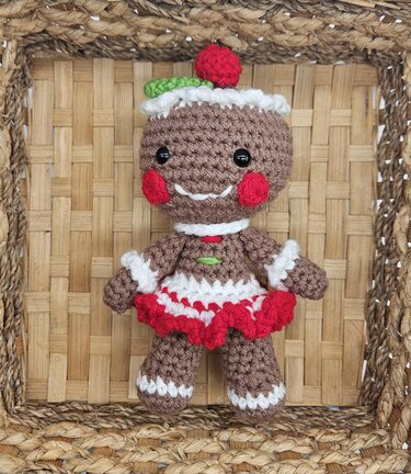 Gingerbread Gal - Croceht Amigurumi Pattern PDF- English - Crochet
