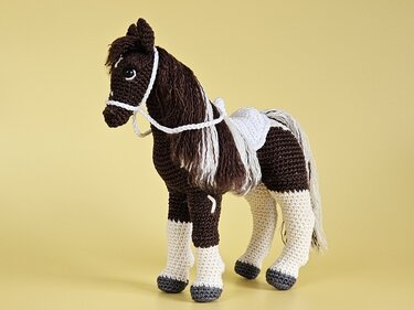 Pferd Pedro mit Sattel und Zaumzeug - Amigurumi Häkelanleitung - Bild 2