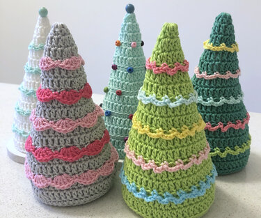Crochet Pattern Christmas Tree, Colorful Trees with garlands and ornaments