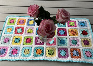 Crochet Pattern Granny Square Table Runner "Sunrise Squares", any size - Image 4