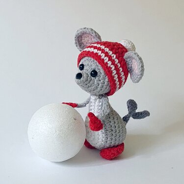 Mousе with winter hat. Crochet pattern