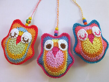 Crochet pattern Owl Lola, bag hanger, pincushion, decoration key pendant