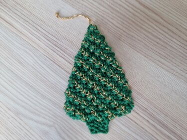 festliche Tannen-Strickanleitung für Weihnachtsdeko, Geschenkanhänger uvm - Bild 11
