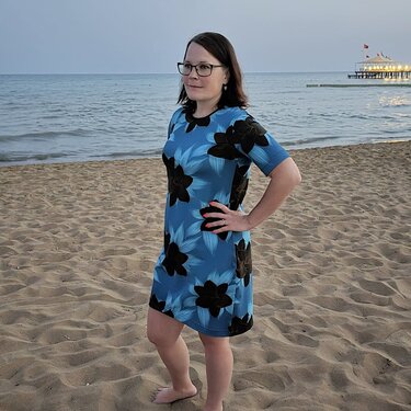 Basic Shirt + Kleid „Bjarka“ - 32-64 - E-Book und Nähanleitung