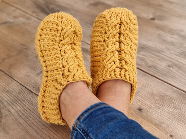 S.26 Crochet slippers. Pattern PDF in English and German.