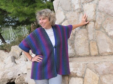 Lässige Poncho-Jacke Meereshimmel - Häkelanleitung